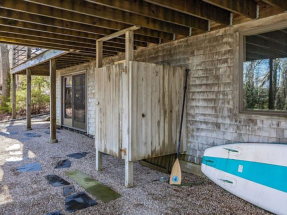 4th image of 320 Long Pond Rd