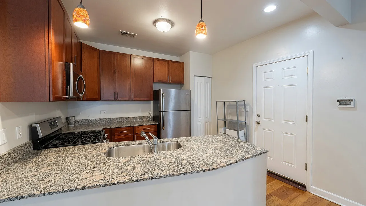 2 bed, $1,773 — Photo 4