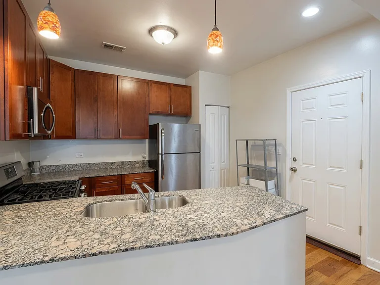 7225 N Rogers Ave #3 — Photo 4