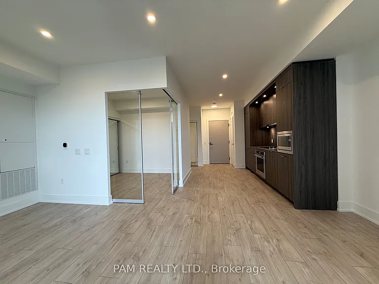 858 Dupont St #639 — Photo 4