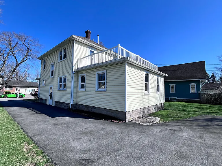 85 Royal Pkwy W — Photo 28