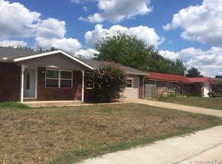 1118 E Walnut St, Fort Gibson, OK 74434