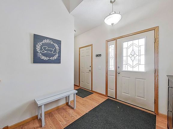4th image of 2435 Valley Dr