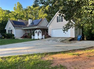 1012 River Bluff Dr, Winder, GA 30680