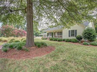 2412 Pine Forest Dr, Gastonia, NC 28056