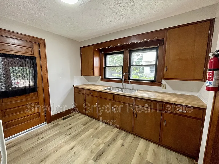 139-141 Wadsworth Ave — Photo 5