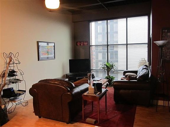 4th image of 350 E Short St #428
