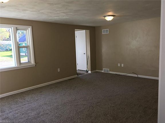 4th image of 857 McGill St