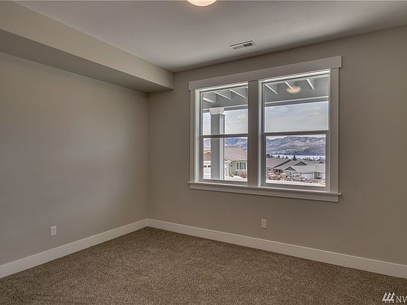 5th image of 319 Village Dr