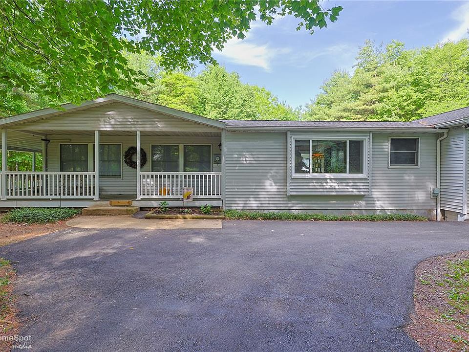 1st image of 60 Sassafras Rd