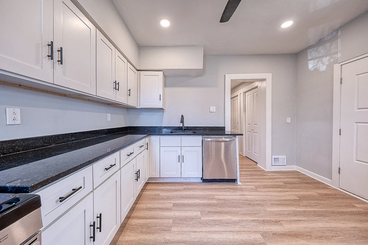 Building Photo - 528 Lowell St #1
