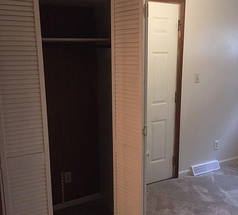4th image of 4933 Forest Ave #2