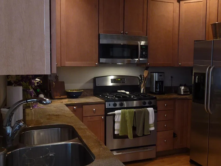 W Armitage Ave — Photo 2