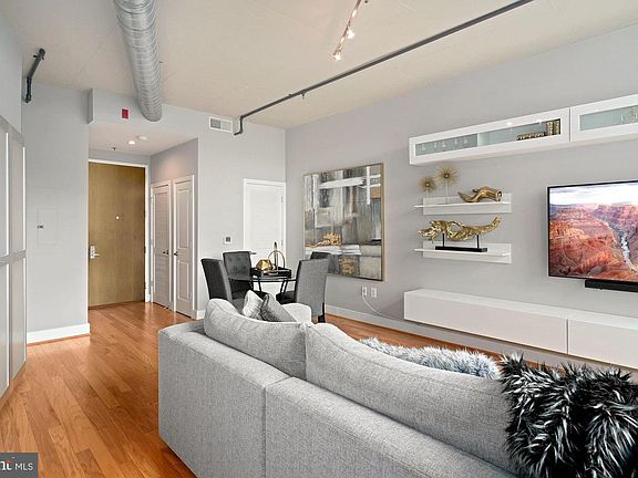 4th image of 520 John Carlyle St Unit 204