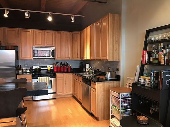 4th image of 1740 N Maplewood Ave APT 305