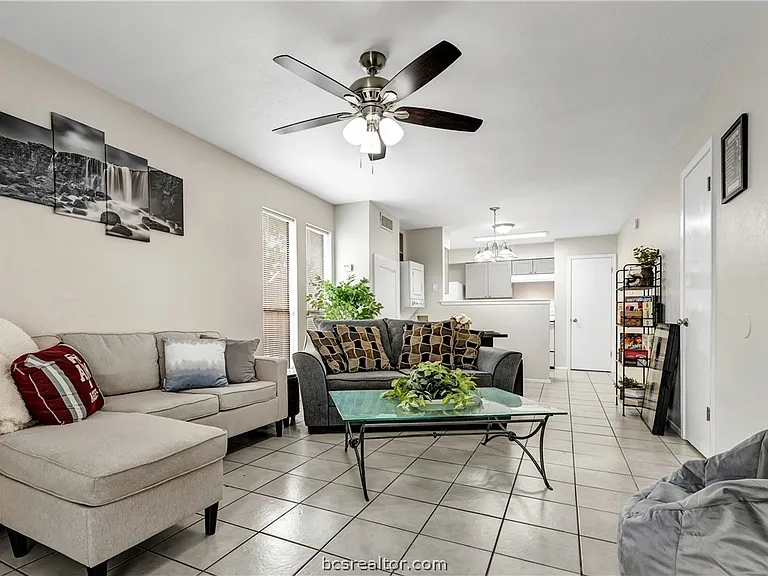 1520 Hawk Tree Dr #A — Photo 1