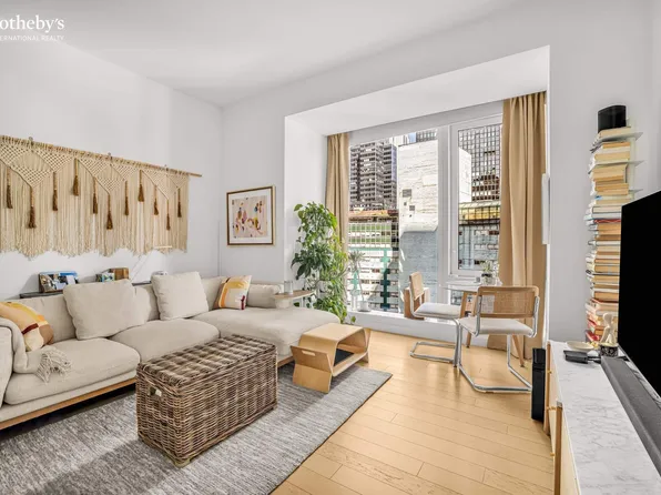 138 East 50th Street image 3 of 15