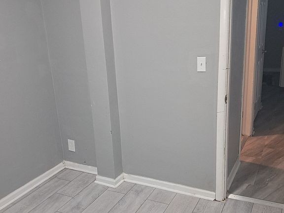 3rd image of 2423 Rose Ave