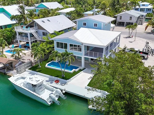 848 Caribbean Dr E, Summerland Key, FL 33042