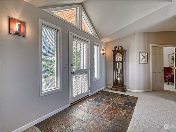 3rd image of 6687 Soundview Drive