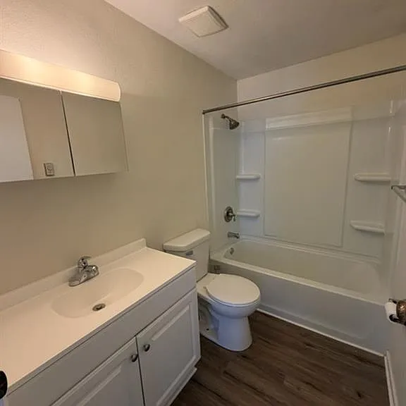 338 Grove St — Photo 2