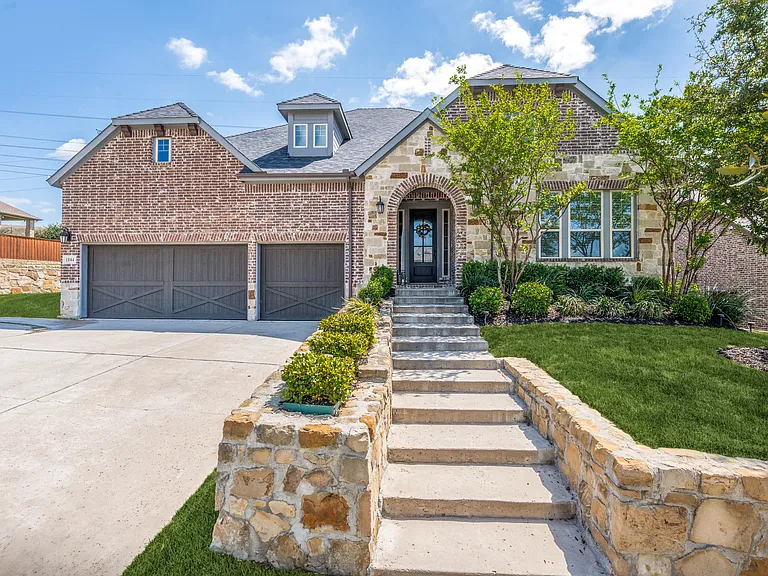1044 Myers Park Trl — Photo 1