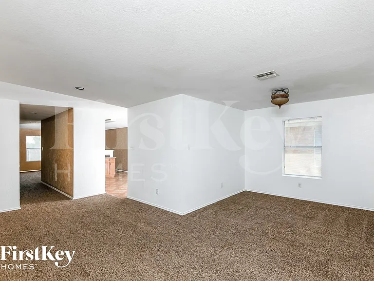 1317 Castle Ridge Rd — Photo 8