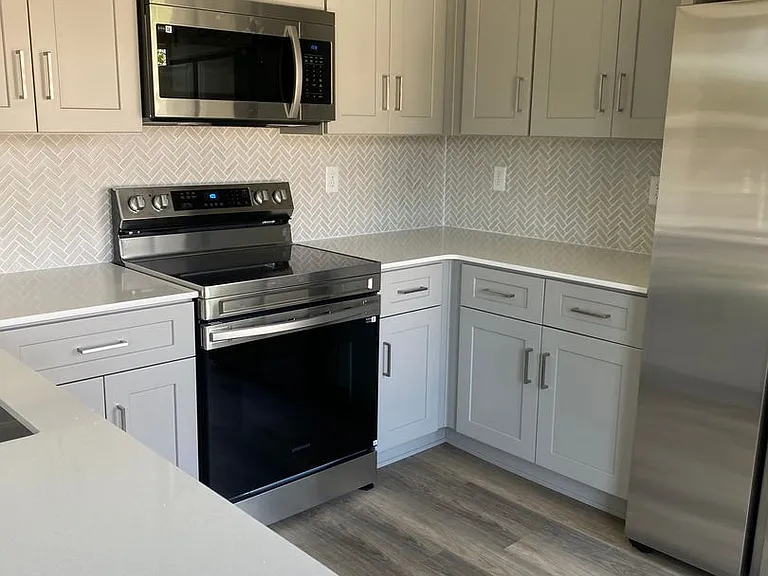 81 N Meade St — Photo 2