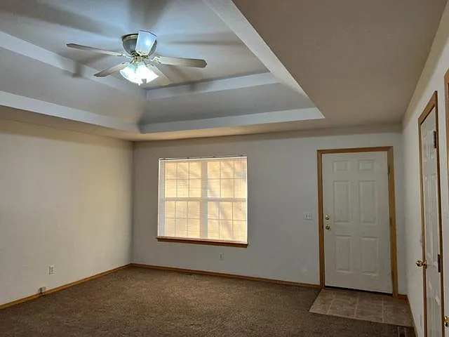 722 S Pinhook Dr — Photo 4