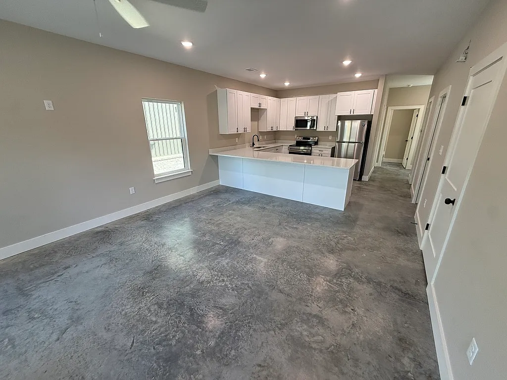 212 S. Plum - 1 — Photo 4