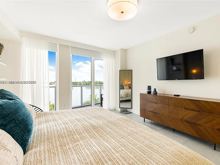 9821 E Bay Harbor Dr #503 — Photo 9