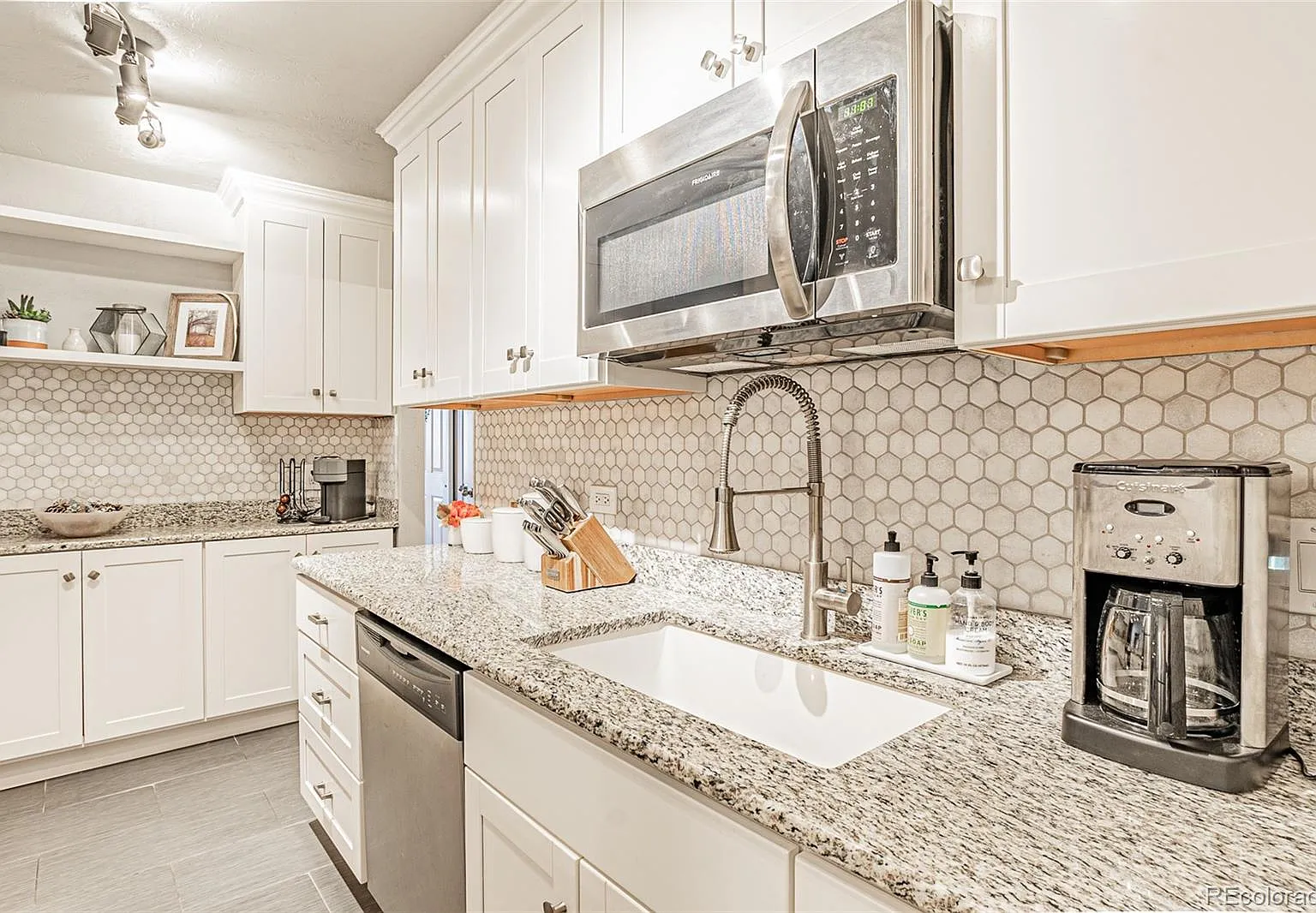 The Florentine Condos — Photo 3