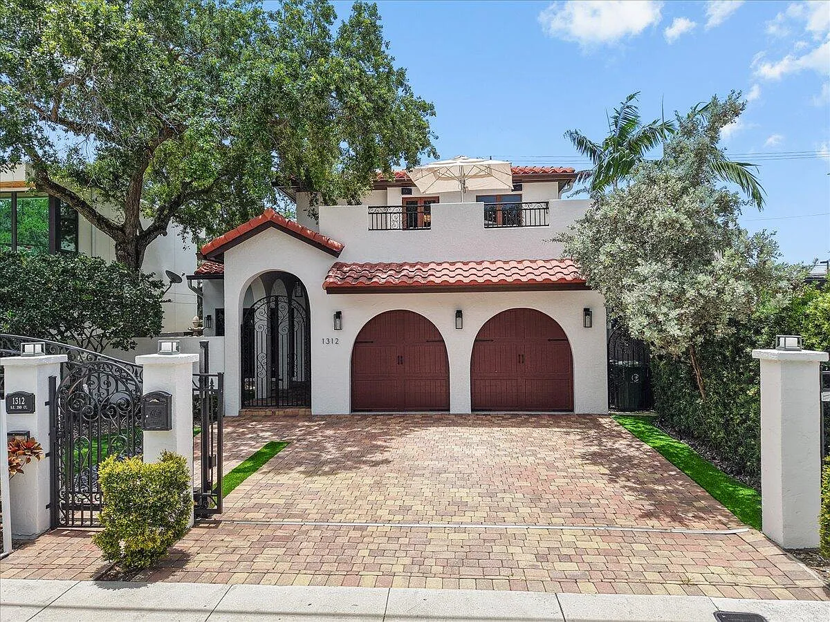 3 bed, 3.0 bath, 2974 sqft, $15,000 — Photo 1