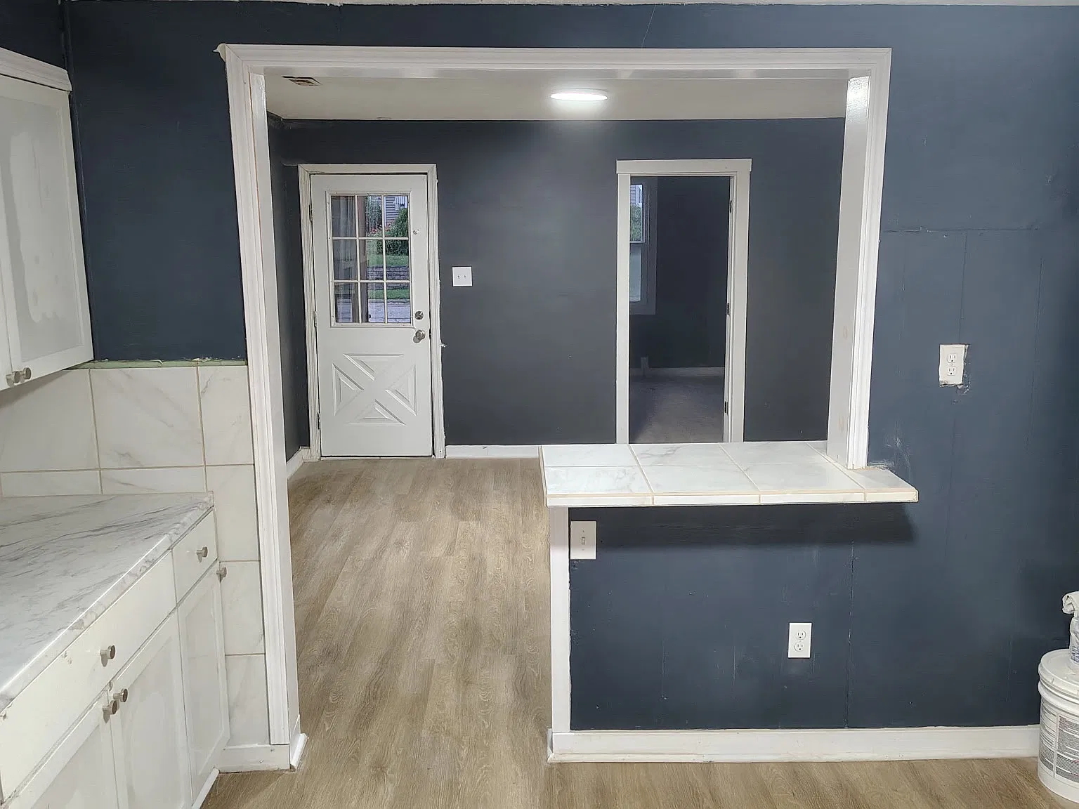2 bed, 1000 sqft, $1,300 — Photo 3