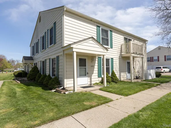 2825 Glenwood Ct, Lake Orion, MI 48360