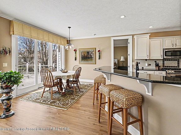 5th image of 585 Aquila Dr