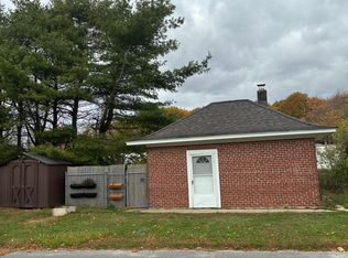 1 Railroad Ave, East Moriches, NY 11940