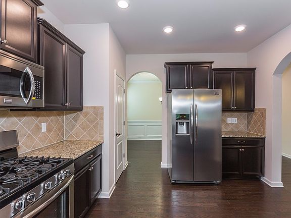 3rd image of 7927 Kelburn Ln