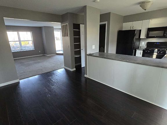 3rd image of 87 Woodlake Ct #87