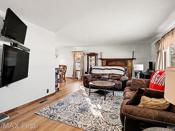 4th image of 656 Wadhams Rd