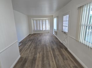 13512 Victory Blvd, Van Nuys, CA 91401