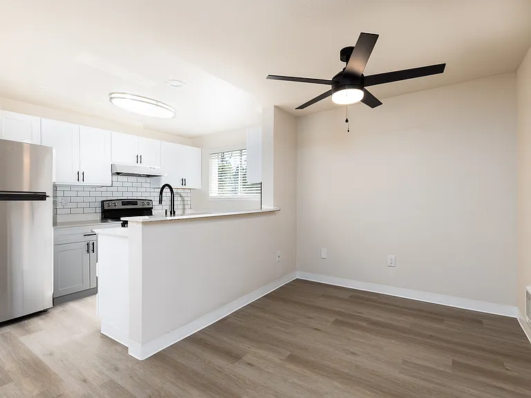 Westhampton Apartments — Photo 63