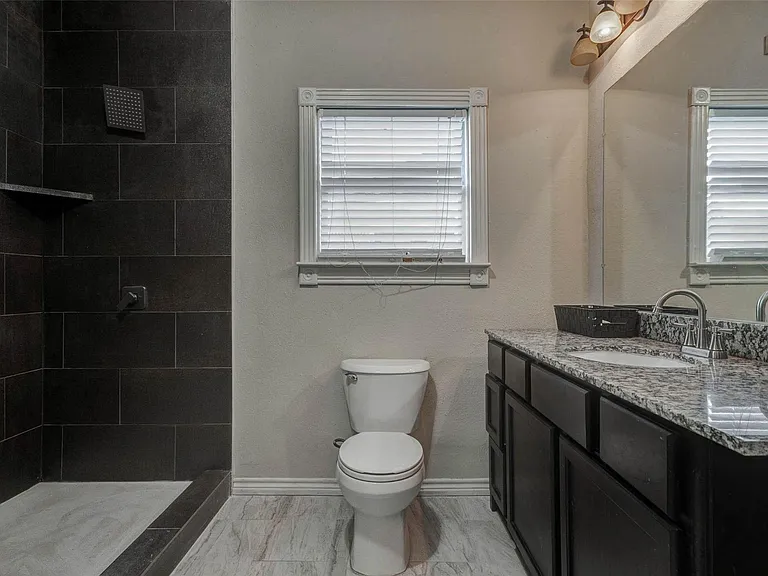 2410 Cleburne St — Photo 14
