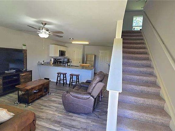 5th image of 25 Oxford Ln
