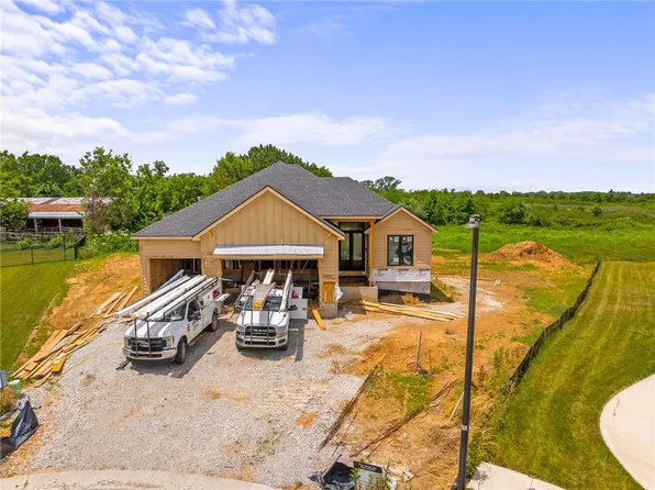 8984 Shady Bend Rd, Lenexa, KS 66227