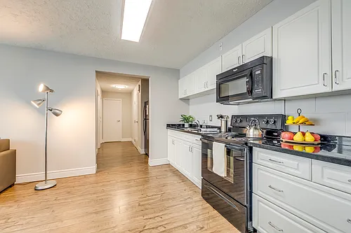 173 King St N Photo 1