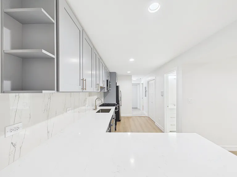 2421 W Lexington St #G — Photo 7