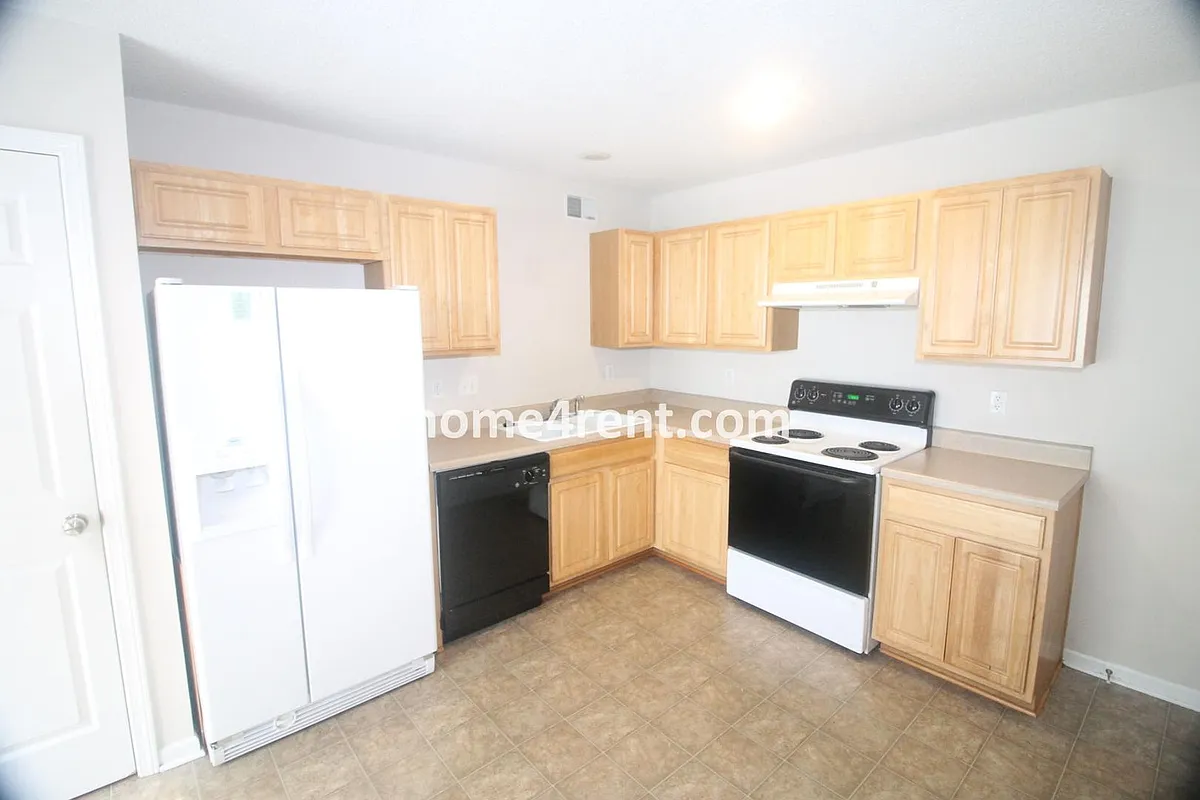 Building Photo - 13015 Everett Ct