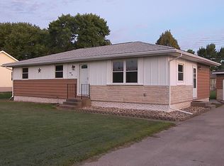 45 Drake Dr, Palo, IA 52324