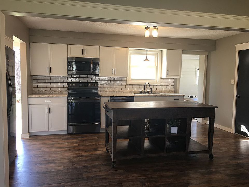 2nd image of 535 Hillview St